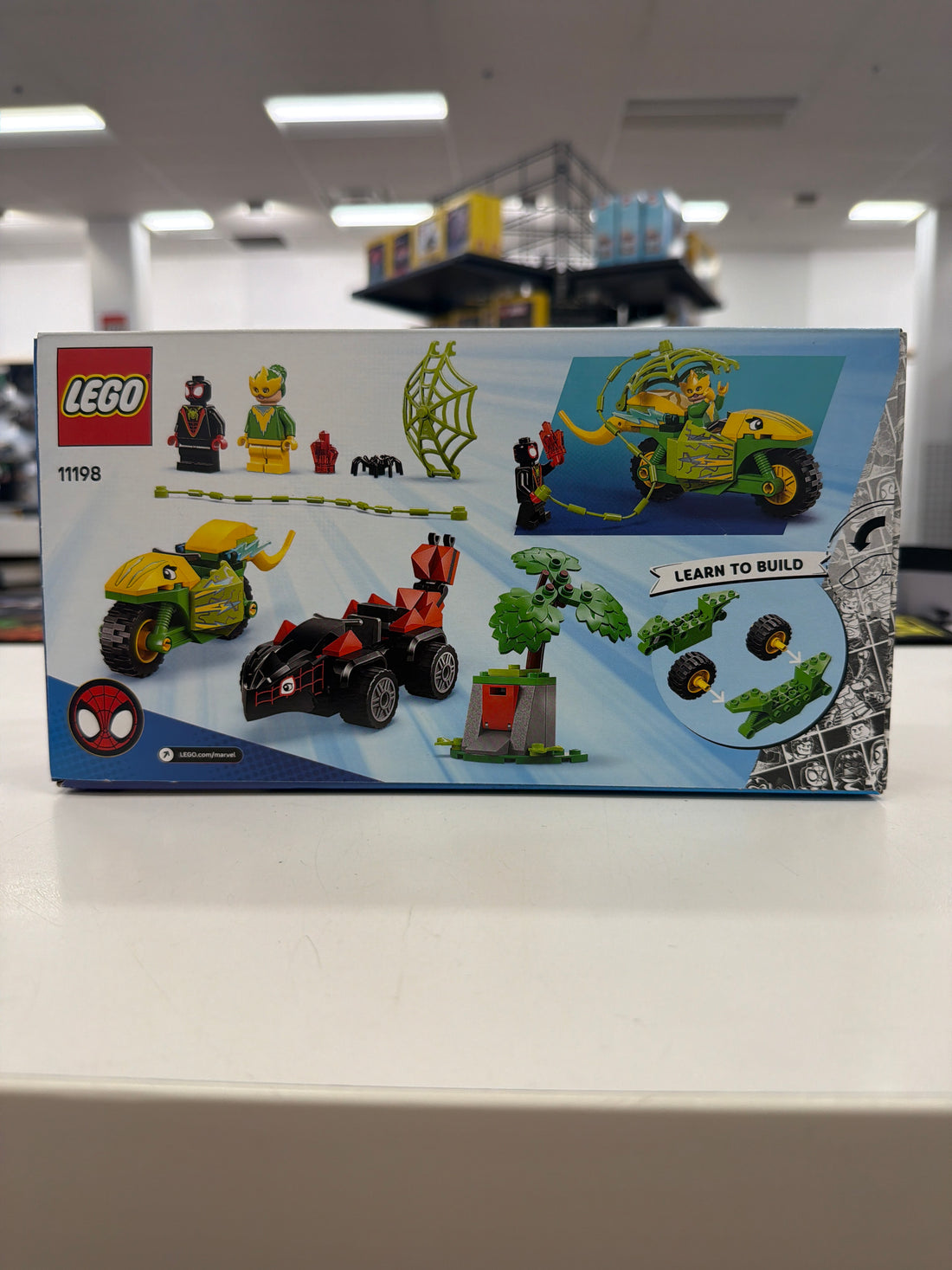 Spin and Electro Dinosaur Vehicle Chase