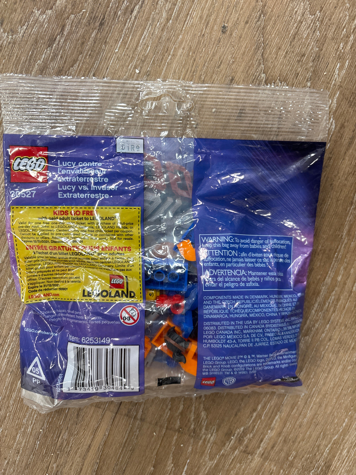 Lucy vs. Alien Invader polybag