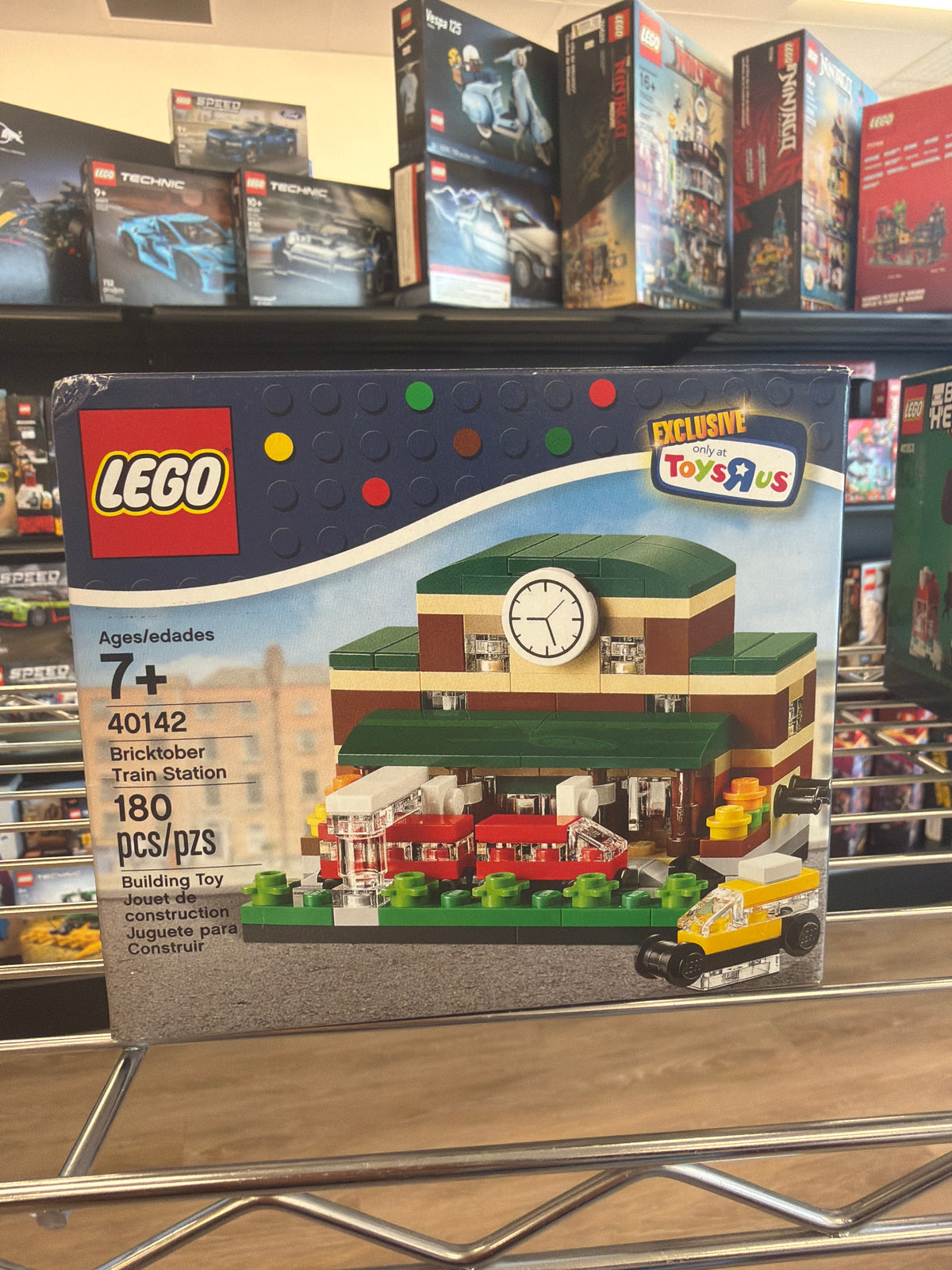 Bricktober Train Station (2015 Toys "R" Us Exclusive)