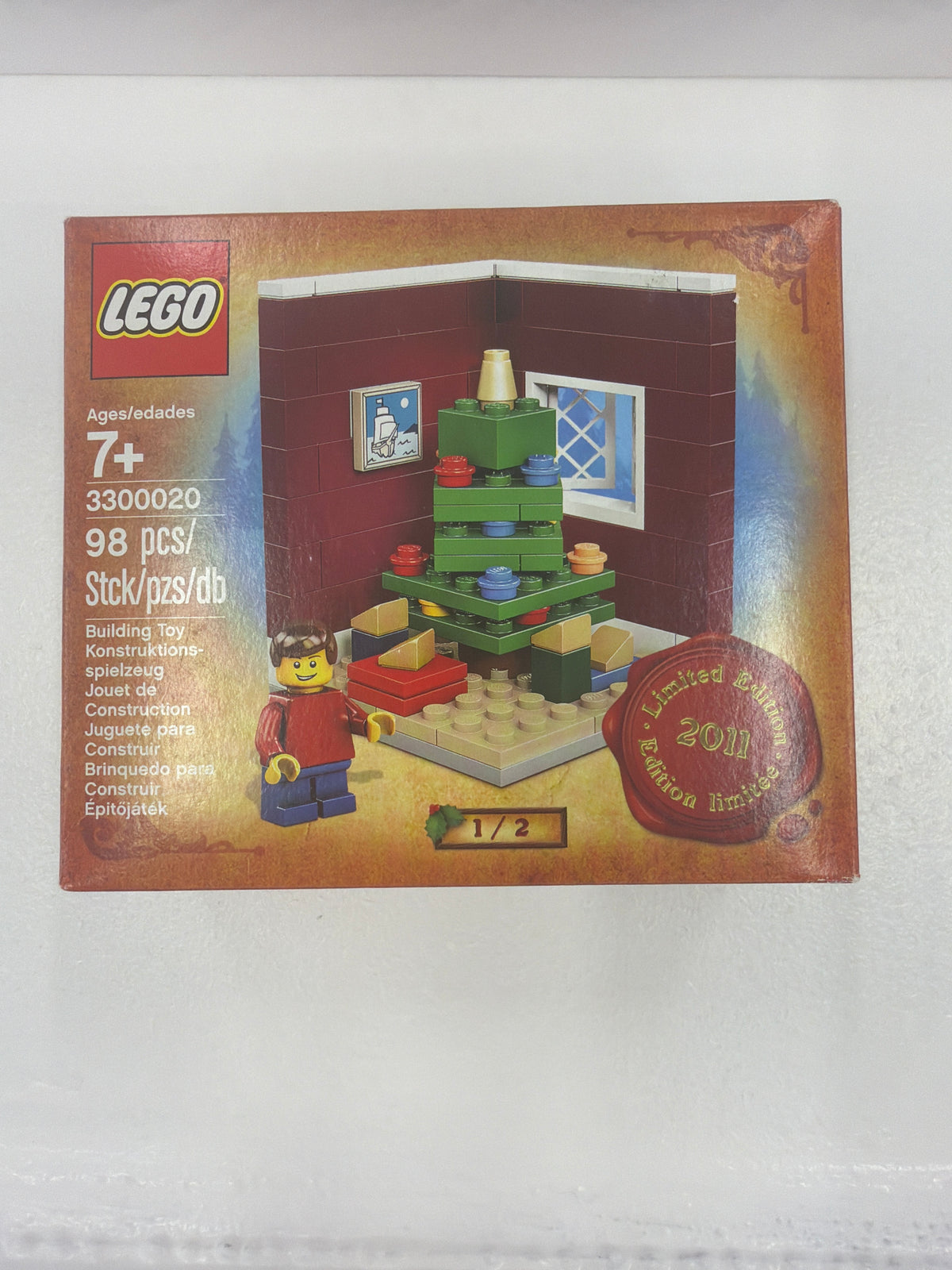Christmas Tree Scene (Limited Edition 2011 Holiday Set (1 of 2))