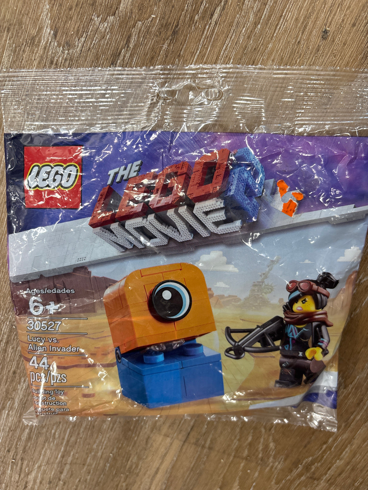Lucy vs. Alien Invader polybag